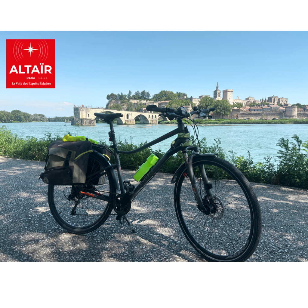 velo devant le pont d avignon