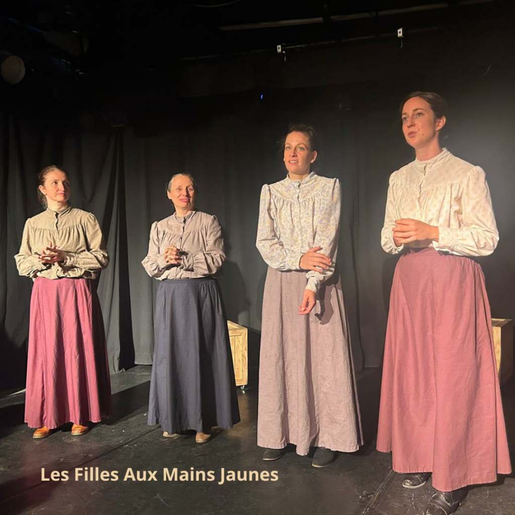 Les filles aux mains jaunes